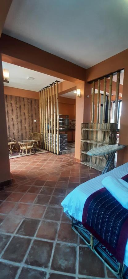 Looniva Guest House Lalitpur Exteriör bild