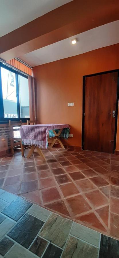 Looniva Guest House Lalitpur Exteriör bild