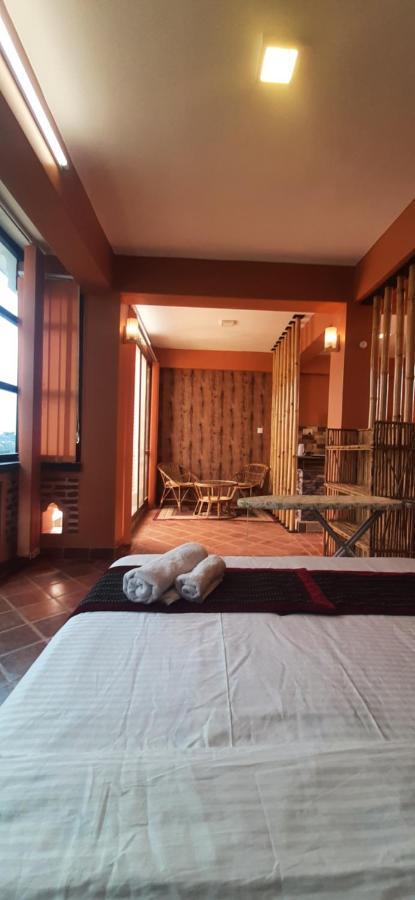 Looniva Guest House Lalitpur Exteriör bild