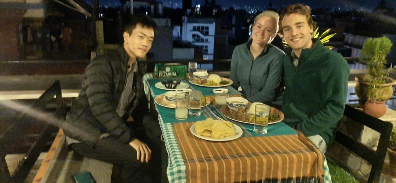 Looniva Guest House Lalitpur Exteriör bild