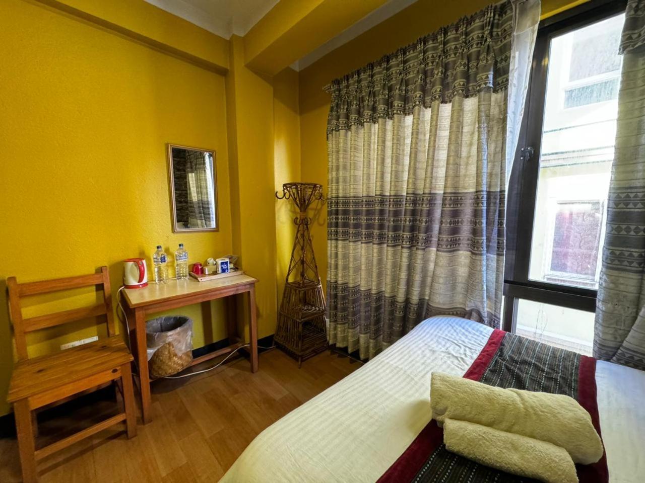 Looniva Guest House Lalitpur Rum bild